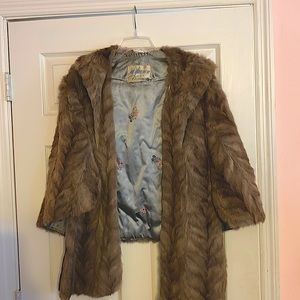 Vintage Squirrel Wrap. One size. Some bare spots but overall good condition